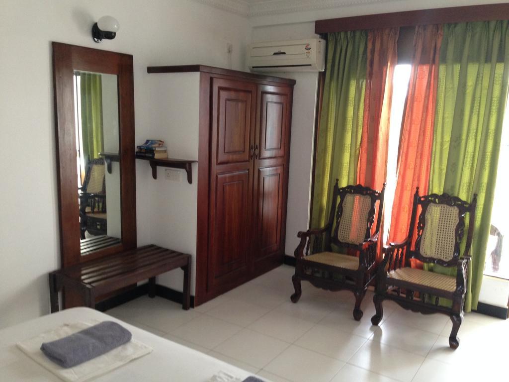 Topaz Beach Hotel Negombo Exterior photo