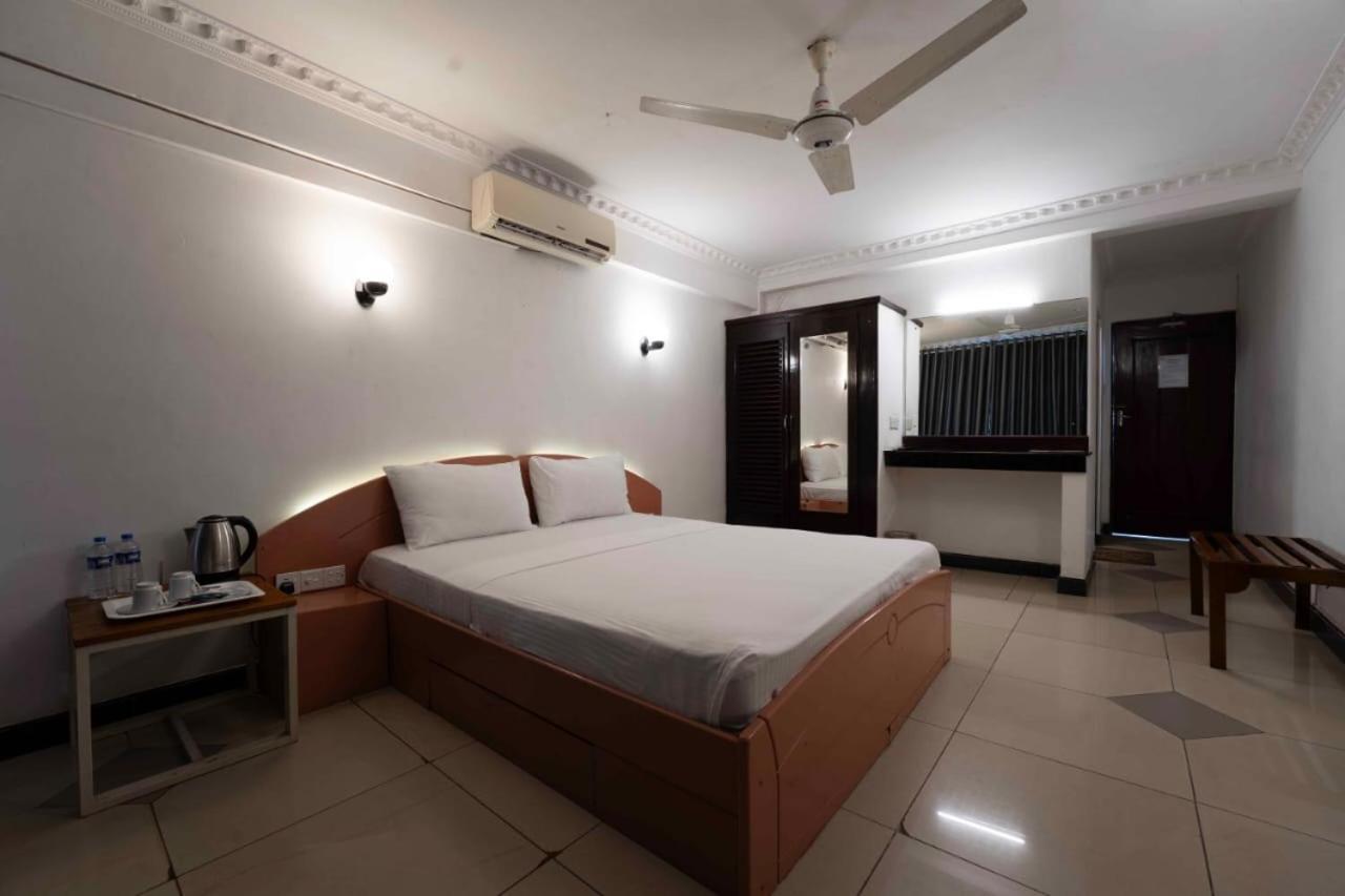 Topaz Beach Hotel Negombo Exterior photo
