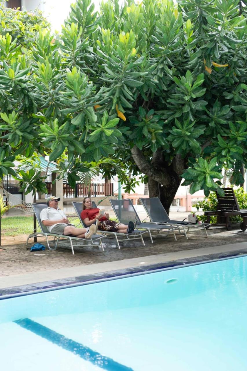 Topaz Beach Hotel Negombo Exterior photo
