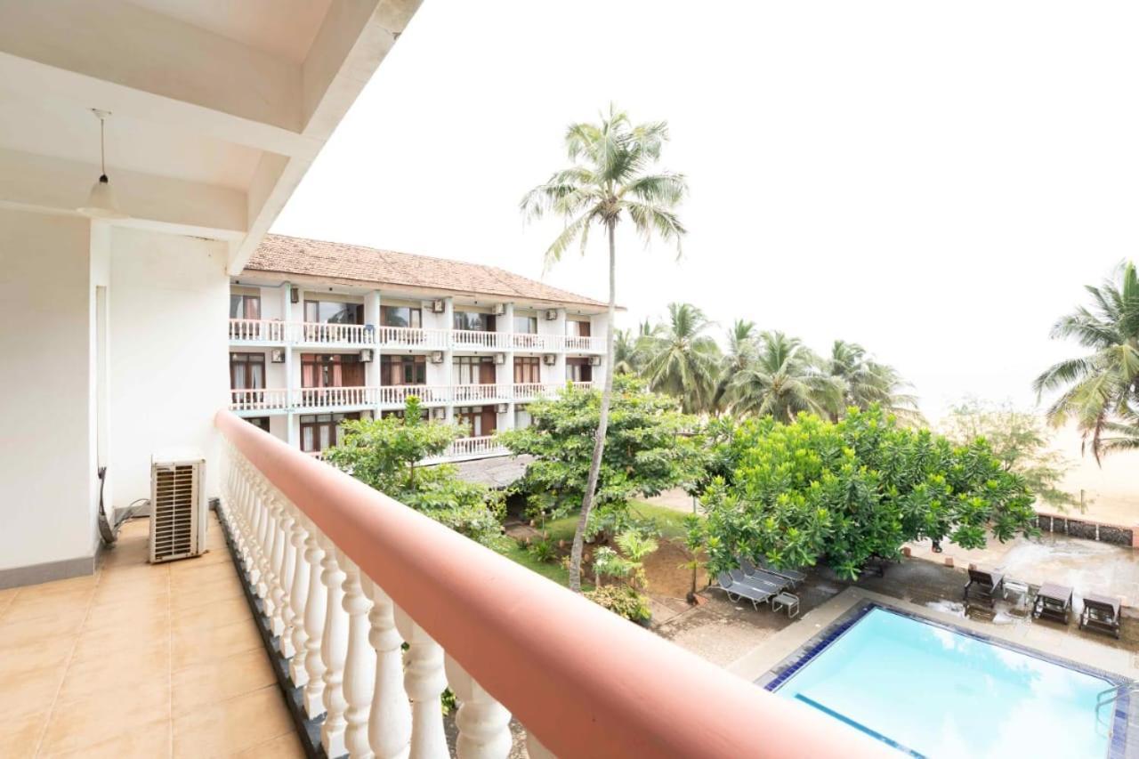 Topaz Beach Hotel Negombo Exterior photo