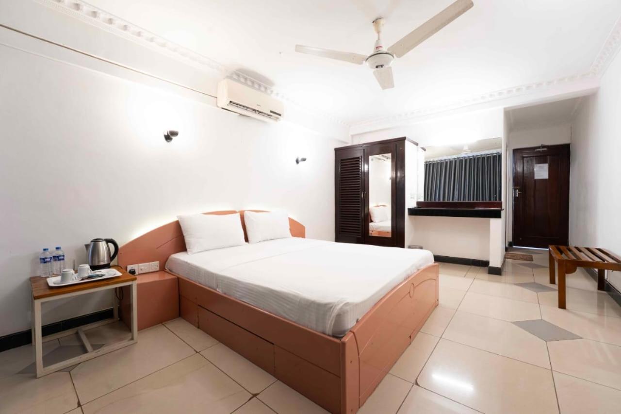Topaz Beach Hotel Negombo Exterior photo