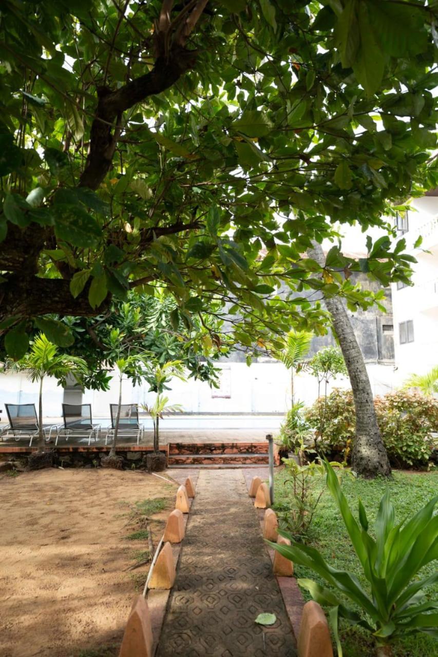 Topaz Beach Hotel Negombo Exterior photo