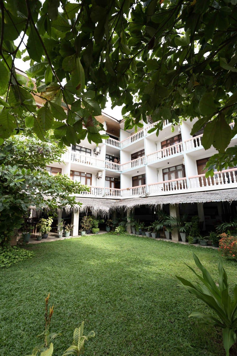 Topaz Beach Hotel Negombo Exterior photo