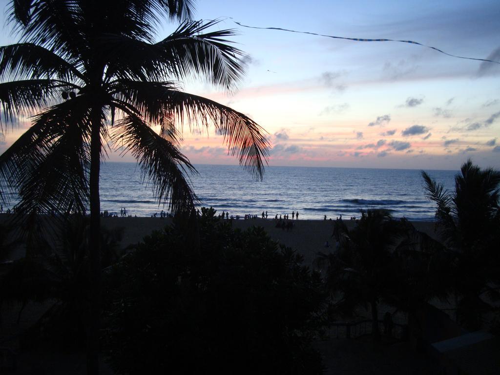 Topaz Beach Hotel Negombo Exterior photo