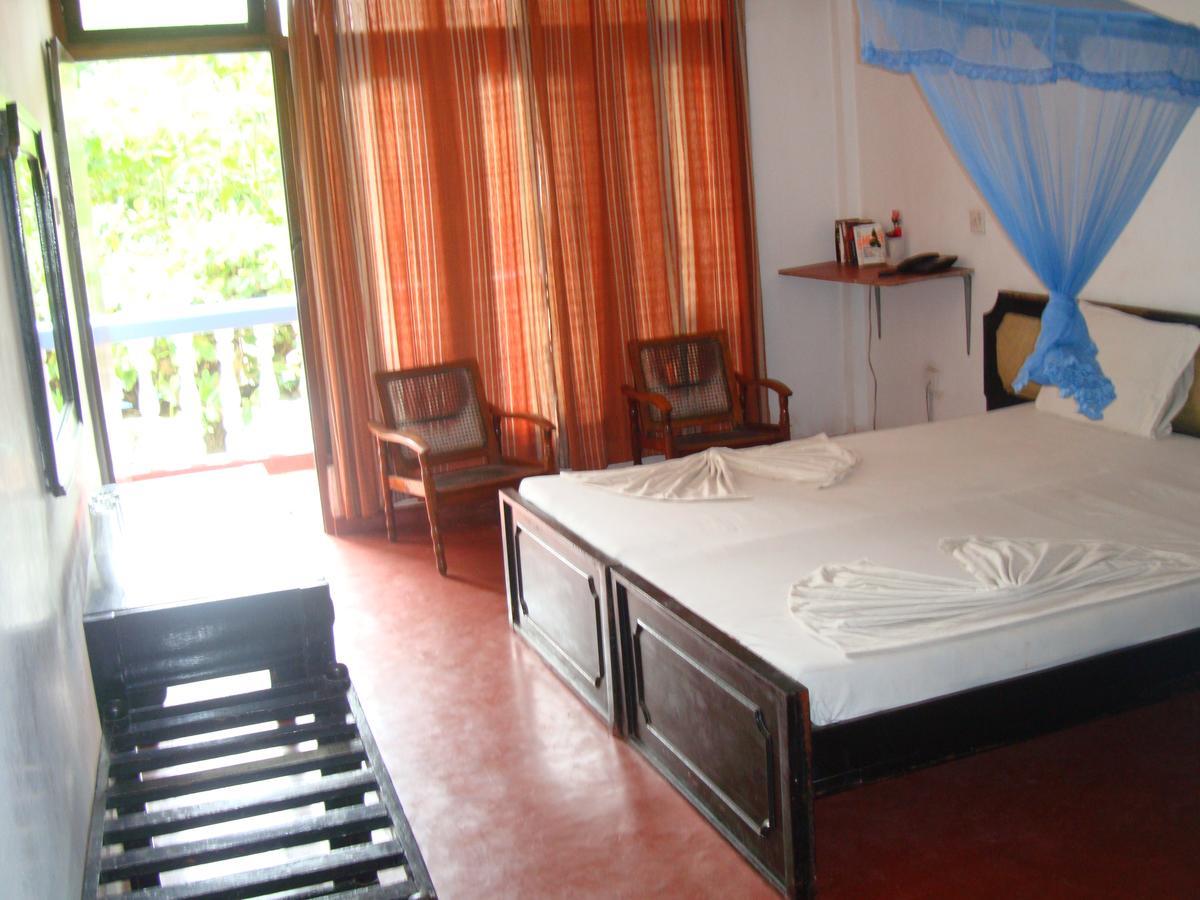 Topaz Beach Hotel Negombo Exterior photo