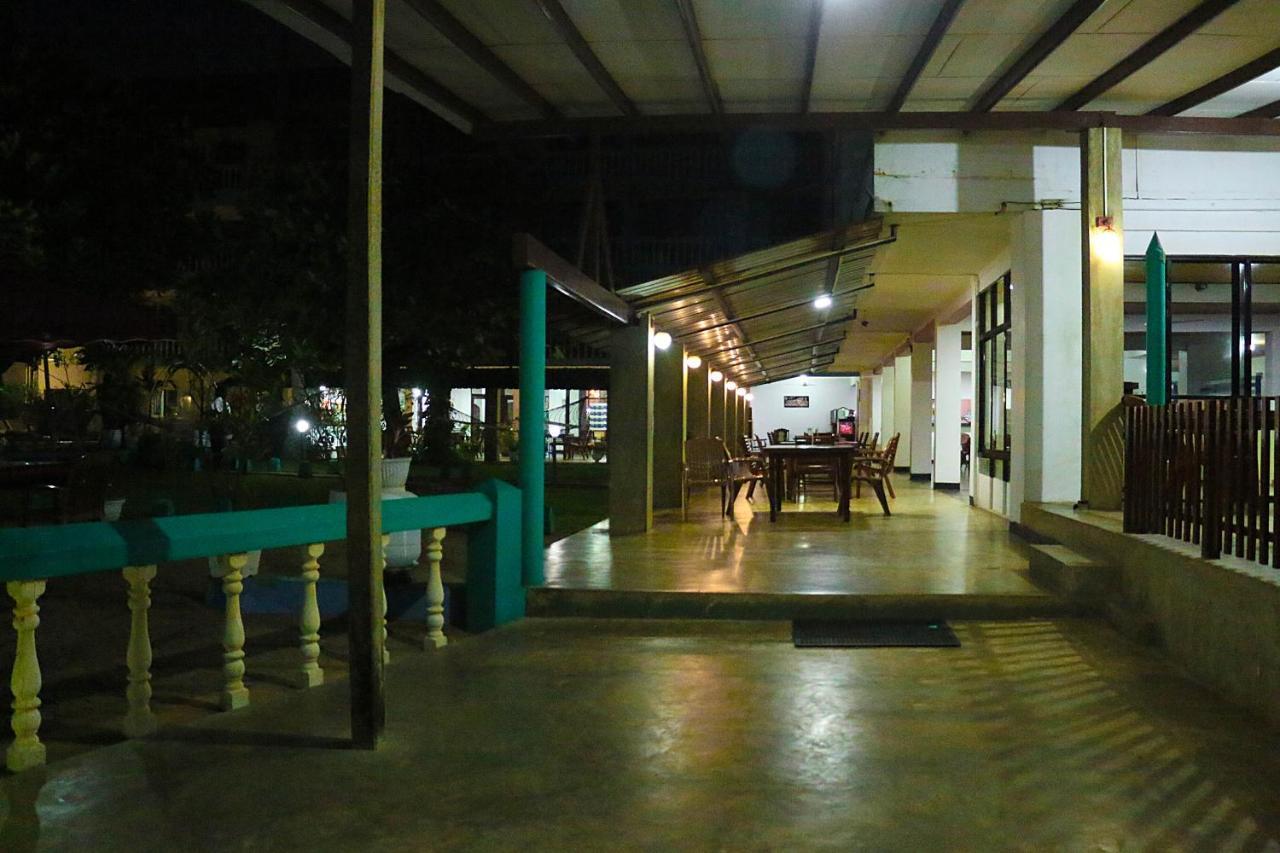 Topaz Beach Hotel Negombo Exterior photo