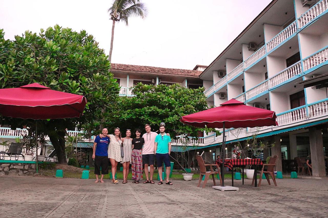 Topaz Beach Hotel Negombo Exterior photo