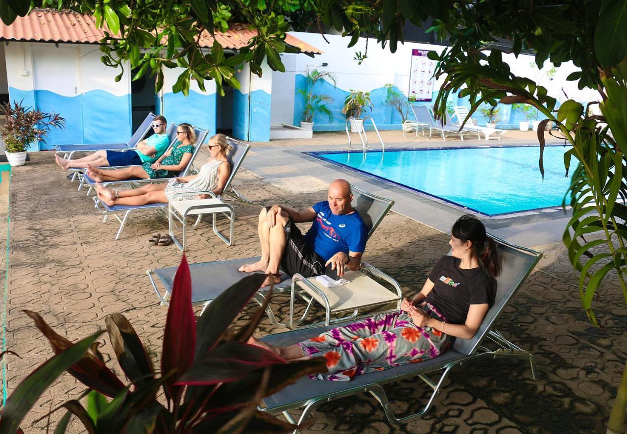 Topaz Beach Hotel Negombo Exterior photo