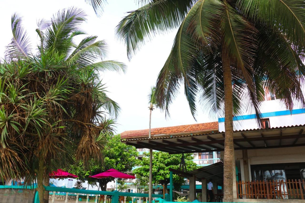 Topaz Beach Hotel Negombo Exterior photo