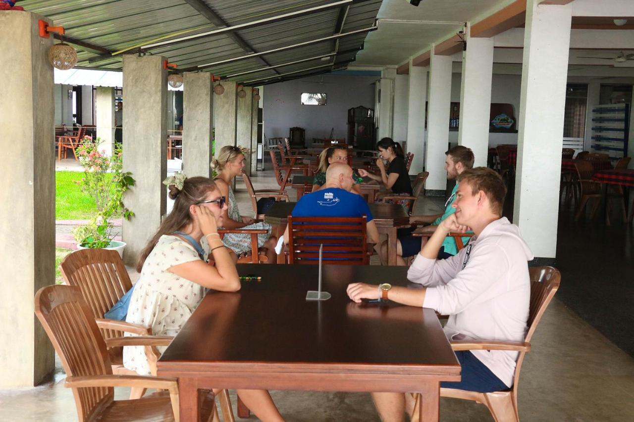 Topaz Beach Hotel Negombo Exterior photo
