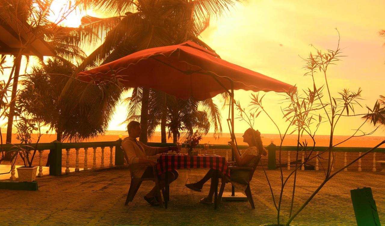 Topaz Beach Hotel Negombo Exterior photo