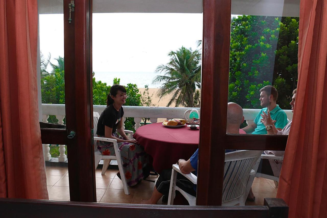 Topaz Beach Hotel Negombo Exterior photo