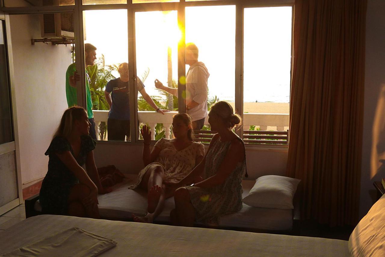 Topaz Beach Hotel Negombo Exterior photo